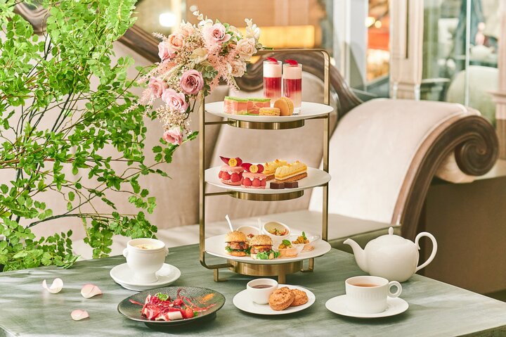ピエール・エルメ・パリとコラボ。バラの季節のアフタヌーンティー