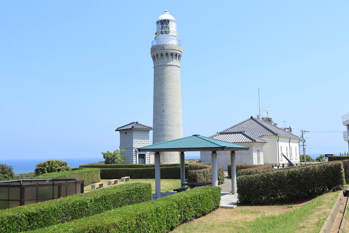 角島のシンボル「角島灯台」から角島を一望