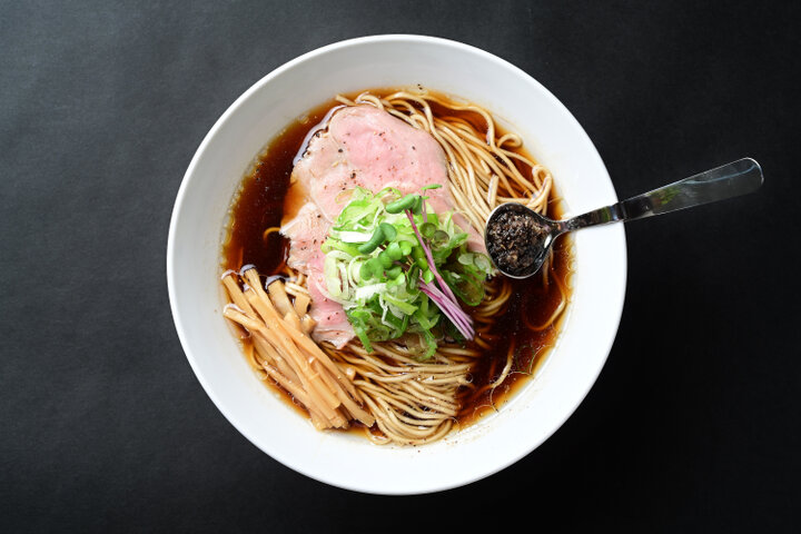 ラーメンの概念に囚われない、自由な発想のストリート系ラーメン