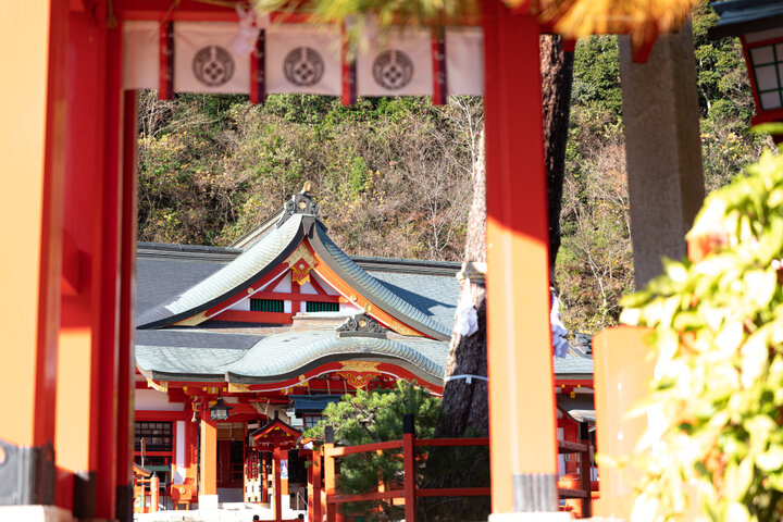 まずは「太皷谷稲成神社」で幸せ祈願