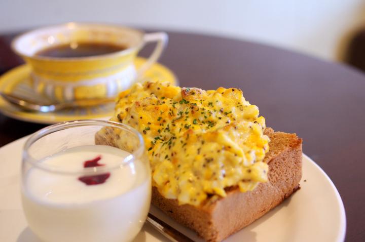 2つのトーストから選べるモーニングが人気。名古屋駅近くの古民家カフェ「カフェ ド サラ」