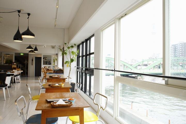隅田川と東京スカイツリー®を望むカフェ「Cielo y Rio」