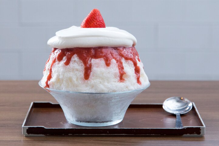 ビジュアルもすてきなふわふわかき氷を味わいに♪湯島「サカノウエカフェ」