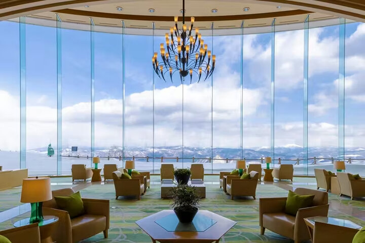 札幌から約2時間半、ニセコ・洞爺湖の憧れ宿7選。湖畔の絶景露天風呂や上質な大人の隠れ家まで