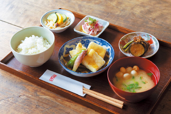 ならまちのすてきなカフェ＆食堂4選。古い商家や町家が残る空間で、こだわりのごはん＆スイーツを