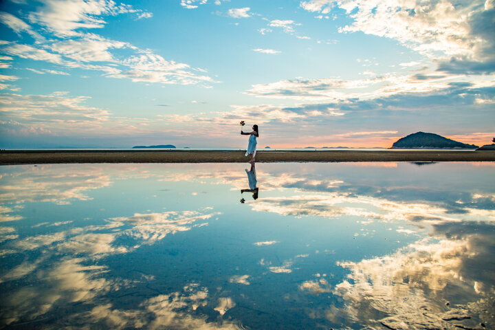 【香川】夕日が美しい“日本のウユニ塩湖”「父母ヶ浜」