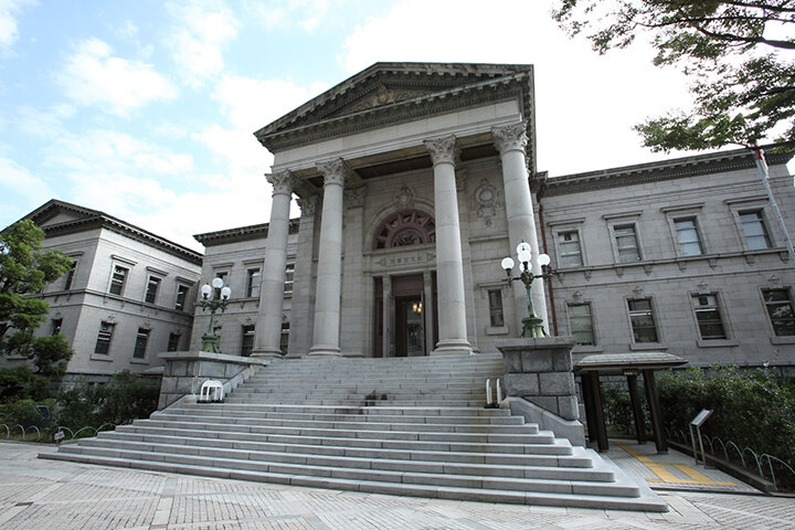 明治を代表する建築が美しい「大阪府立中之島図書館」へ