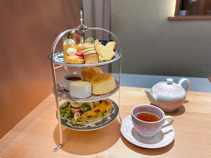 イギリス伝統の喫茶文化「クリームティー」で優雅なティータイムを♪紅茶とスコーン専門店「TEA ROOM KIKI 日比谷」 ｜ ことりっぷ