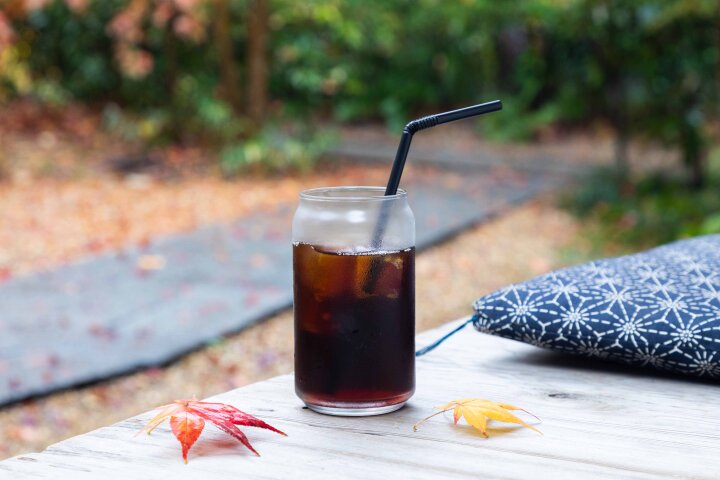 梨木神社の境内カフェで、秋風に吹かれてご神水で淹れたコーヒーを