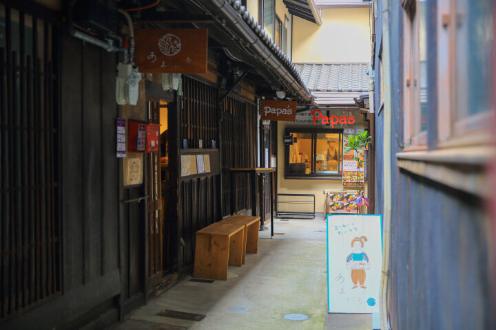 路地裏の長屋でひと休み♪「あまいろ コーヒーとたい焼き」
