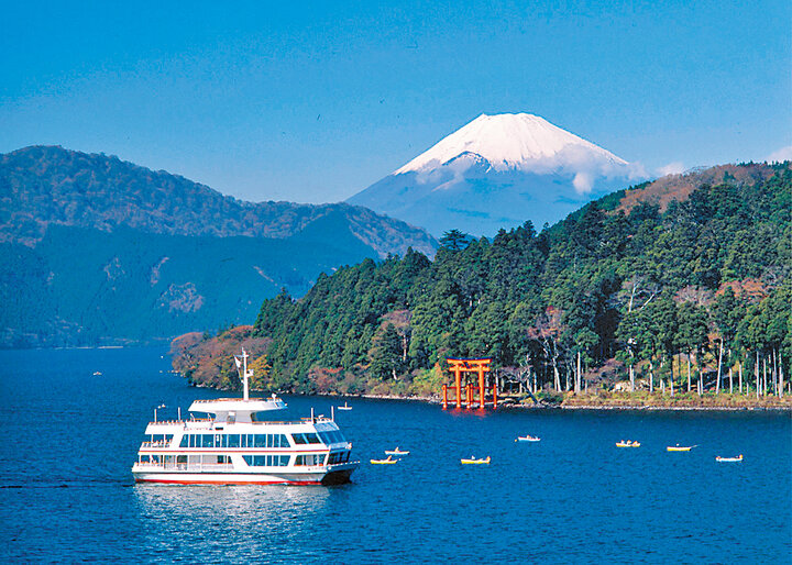 【芦ノ湖】展望デッキで爽やかな風を肌に感じて「箱根芦ノ湖遊覧船」