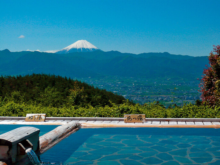 勝沼周辺の日帰り温泉と宿6選。富士山や夜景の絶景、ワインに癒されるひととき