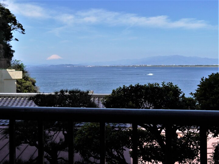 キラキラ光る湘南の海と雄大な富士山の眺望が自慢
