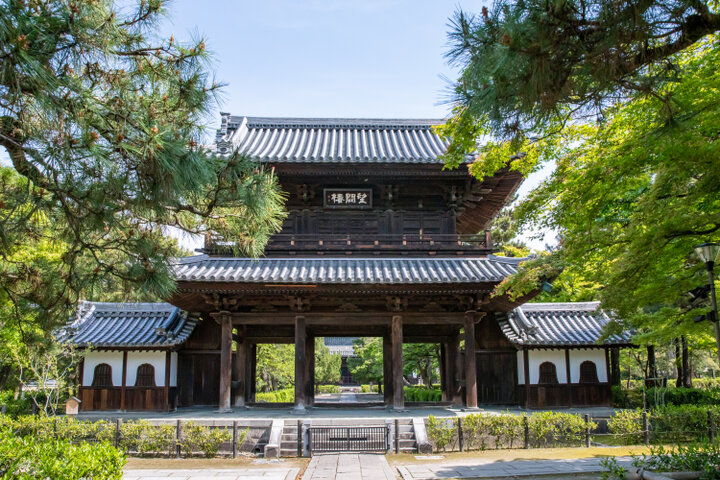 祇園にたたずむ京都最古の禅寺・建仁寺で、新旧のアート＆美しいお庭を
