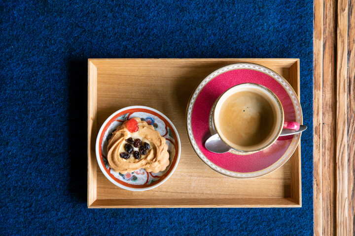 母屋でお庭を眺めながらカフェタイム