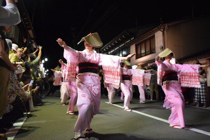 【富山】伝統の唄と踊りを堪能「越中おわら風の盆」
