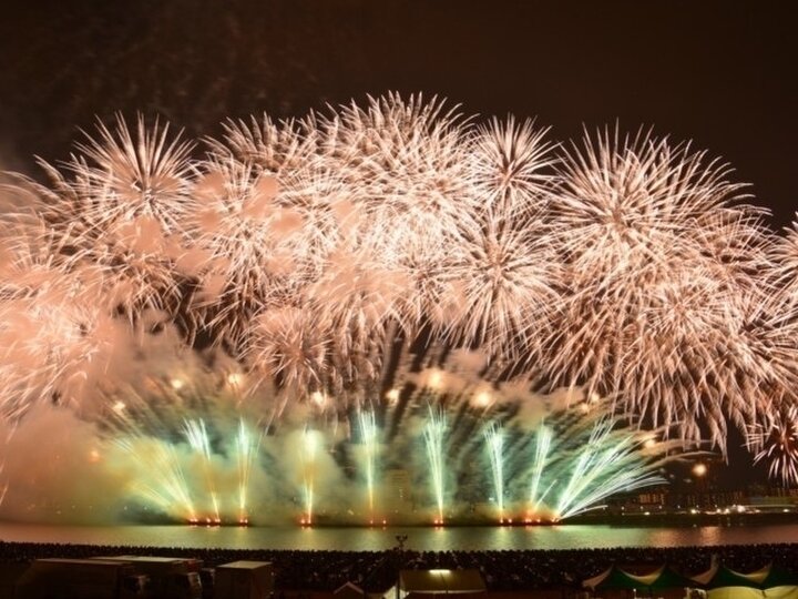 【2024年夏】関西の花火大会10選。琵琶湖や淀川、夜空を華やかに彩る光の祭典