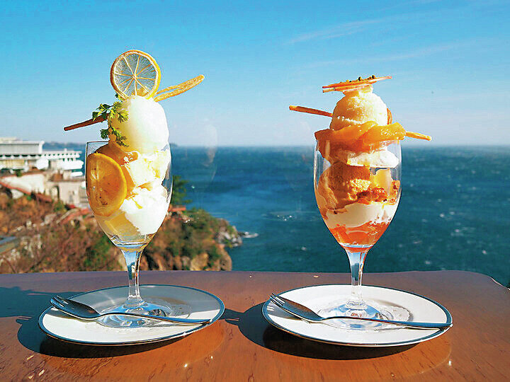 海が見えるカフェでいただくフルーツパフェ「Restaurant & Sweets花の妖精」