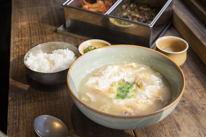 朝食は美容にいい韓国スープ「プゴク」を。日本初の専門店「たらちゃん」