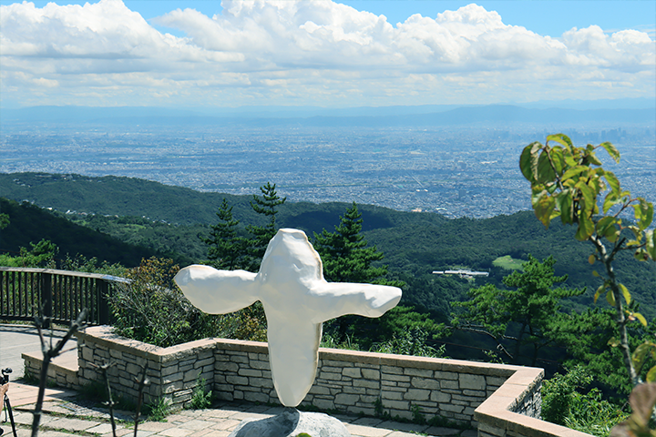 六甲山の豊かな自然とアートの融合を楽しむ