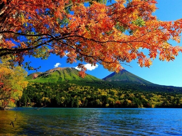 【北海道】紅葉スポット8選。日本一早い紅葉、世界遺産、湖畔の絶景まで