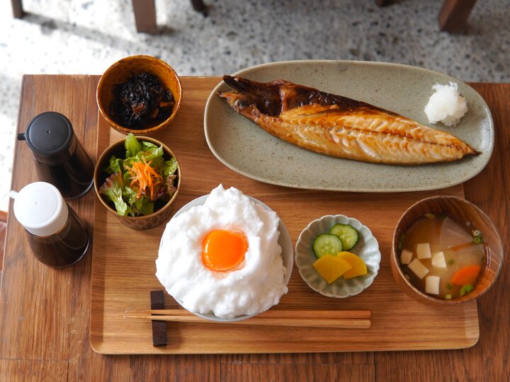 江ノ電がお店のすぐ前を走る干物カフェの姉妹店が鎌倉の古民家にオープン♪「ヨリドコロ 由比ガ浜大通り店」