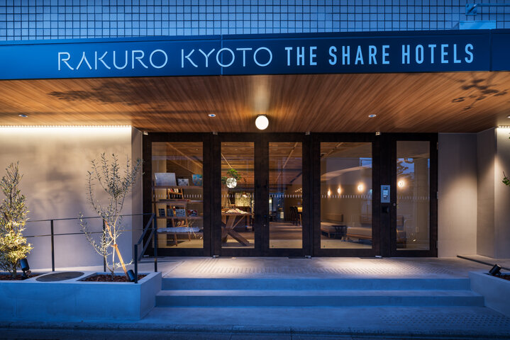 お宿は、二条城からもアクセス抜群のシェアホテル「RAKURO京都」