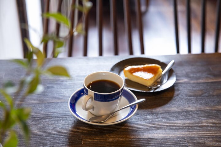 レトロな雰囲気で自家焙煎コーヒーを味わう♪雑司ヶ谷鬼子母神参道「キアズマ珈琲」