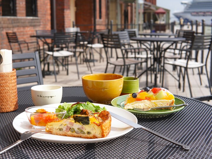 歴史ある港町・横浜のロケーションを贅沢に楽しむ「à la campagne 横浜赤レンガ倉庫店」のランチタイム