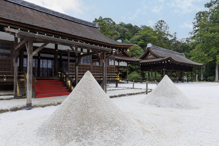 二ノ鳥居をくぐって神聖な本殿へ