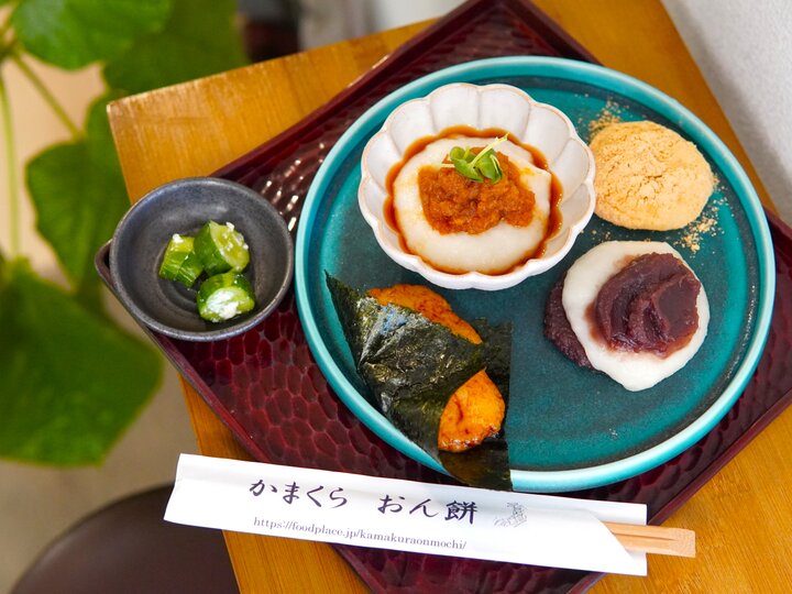 好きなトッピングを選んでつきたてのお餅三昧