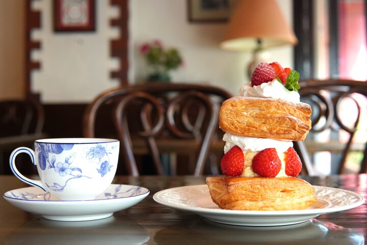 ケーキの焼きあがりが開店時間♪鎌倉の小町通りでセピア色の光を放つ「カフェ・ロマーノ」