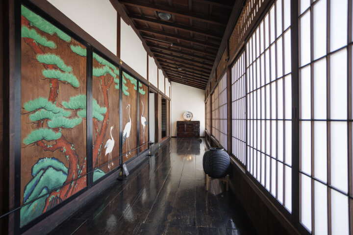 【奈良県】寺院の面影が残る美術館のような茶寮「世世」