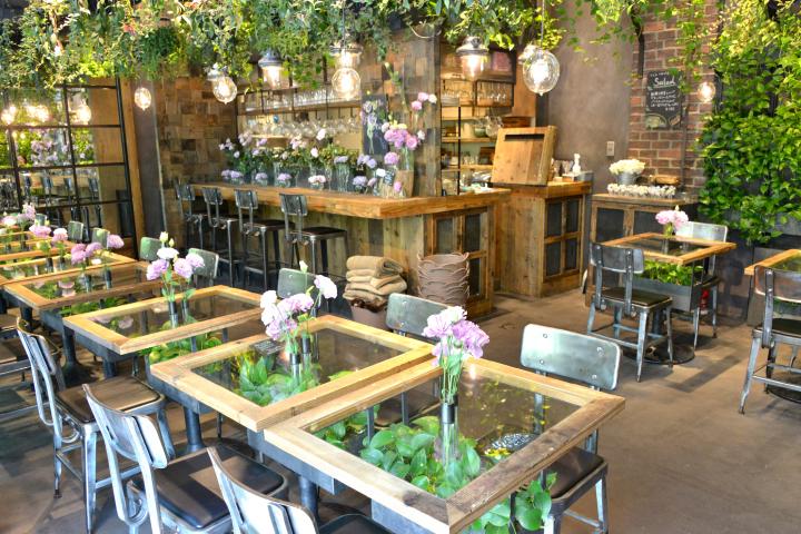 お花屋さんが営む赤坂のカフェで バラの香りのひんやりスイーツを ことりっぷ