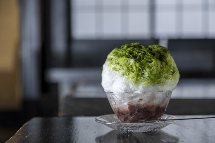 旧軽井沢銀座の歴史ある甘味処「ちもと総本店」で味わう天然氷の和風かき氷