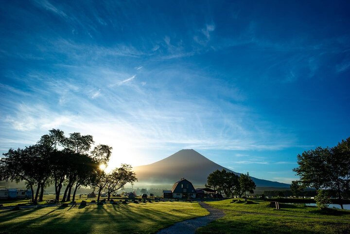 富士山を眺めてキャンプ＆星空観察できる「ふもとっぱら」