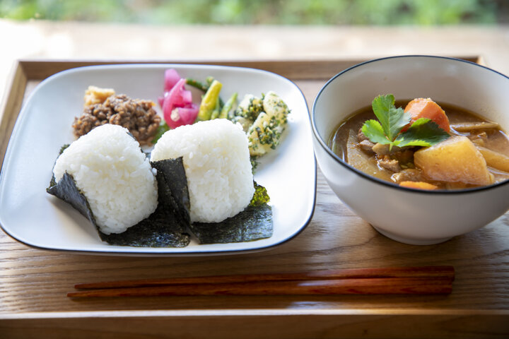 地元のお米をかまどで炊いて、さらにおいしく