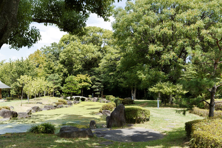 広大な日本庭園の散策も楽しみ