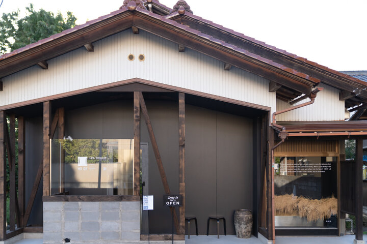 静かな住宅街に佇むリノベーションカフェ