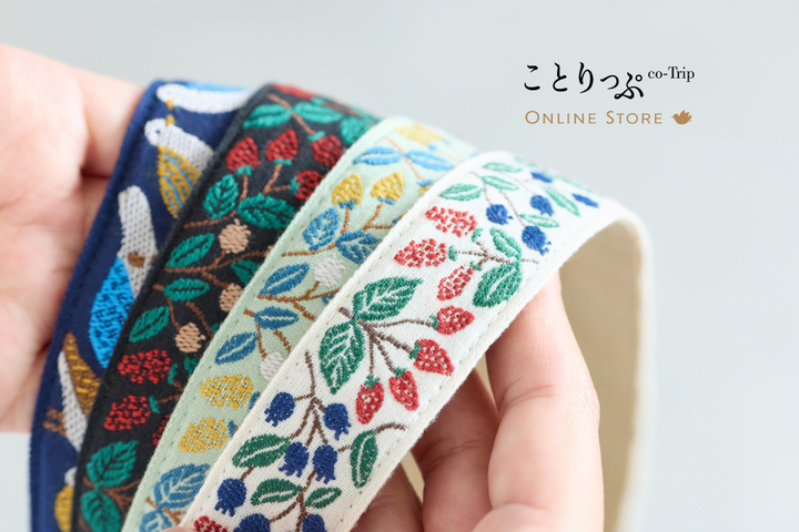 福井生まれ "チロルリボン" のカメラストラップで、旅の相棒をおめかし