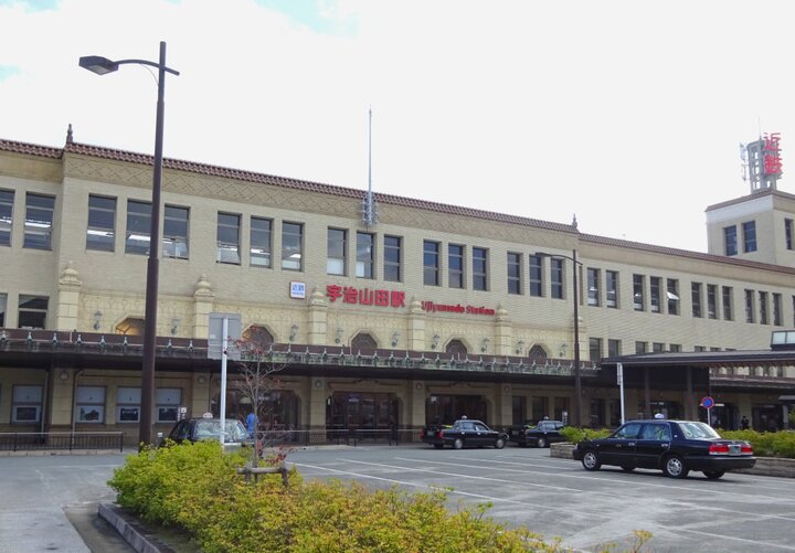 近鉄・宇治山田駅から徒歩3分。伊勢市民御用達の喫茶店