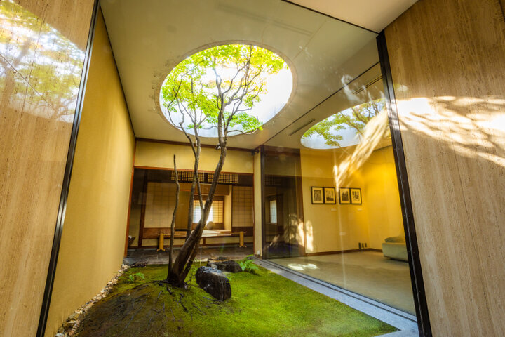 【祇園】街の賑わいから離れてゆったりアート時間を満喫「何必館・京都現代美術館」