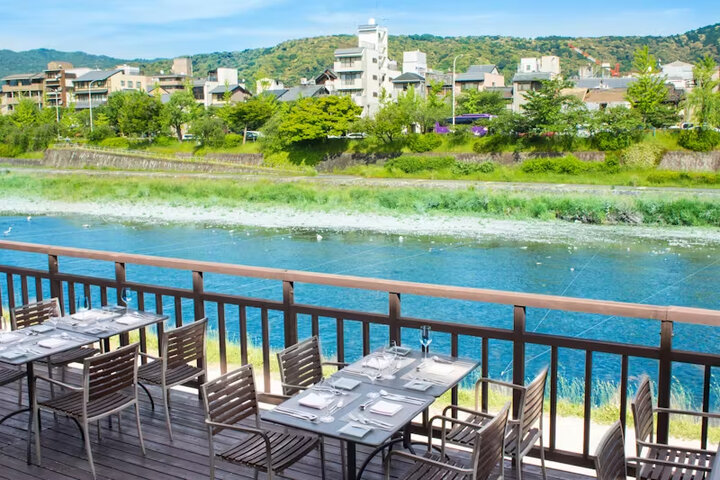 京都の夏の風物詩・鴨川の納涼床が楽しめる人気店13選【2025年】