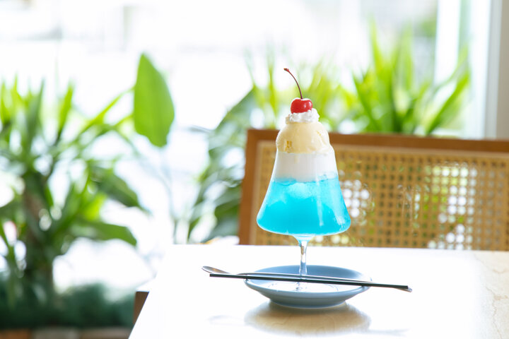 植物に囲まれてのんびりとくつろぐ海辺のカフェ♪「Windera Cafe 鵠沼海岸店」