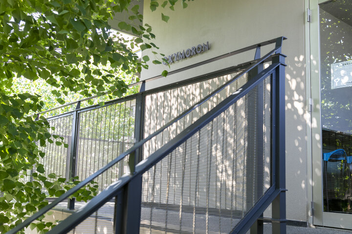 味噌と香味野菜が引き立てる専門店の味「OXYMORON komachi」