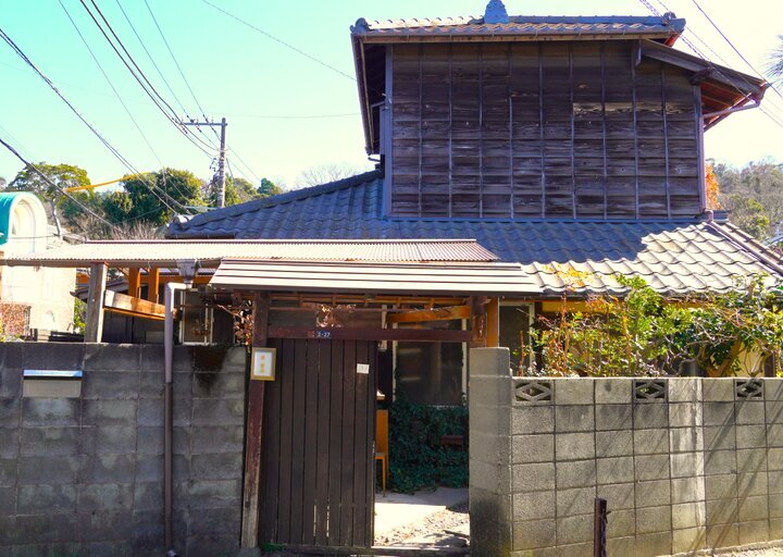 朱塗りの御膳でいただく薬膳カレー「燕カフェ」