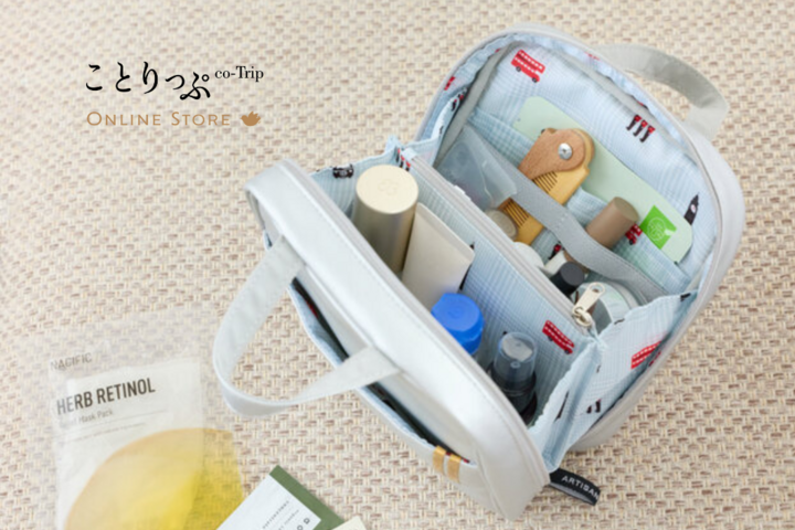 【24日まで出品】ひとりっぷコラボ　水色 防水トラベルポーチ ひとりっぷ® × LeSportsac｜LeSportsac｜レスポートサック公式