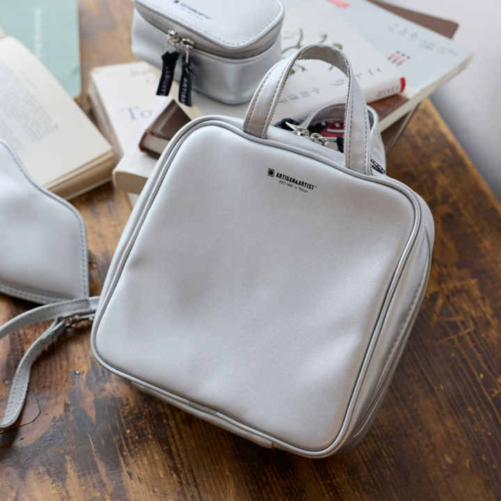 新作コラボ「トラベルポーチ」、ことりっぷ編集部の使い方アイデアをご