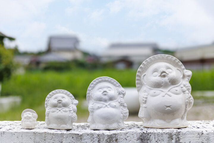 焼きものの里・信楽のギャラリー＆ショップで会える「しろたぬき」に