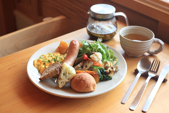 焼き立てパンやデリも三重産づくし。旅の時間に寄り添うごはん屋さん「mike」